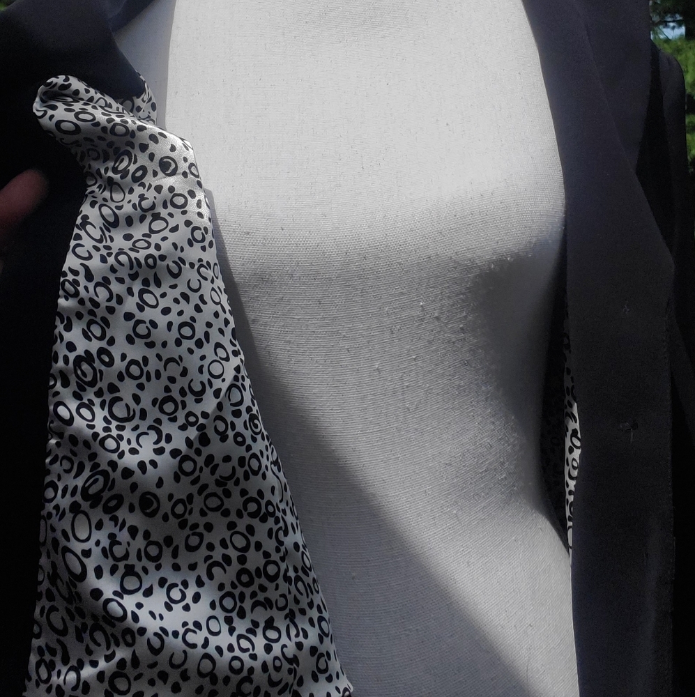 Tahari black blazer 3 button 12 petite - Picture 7 of 11